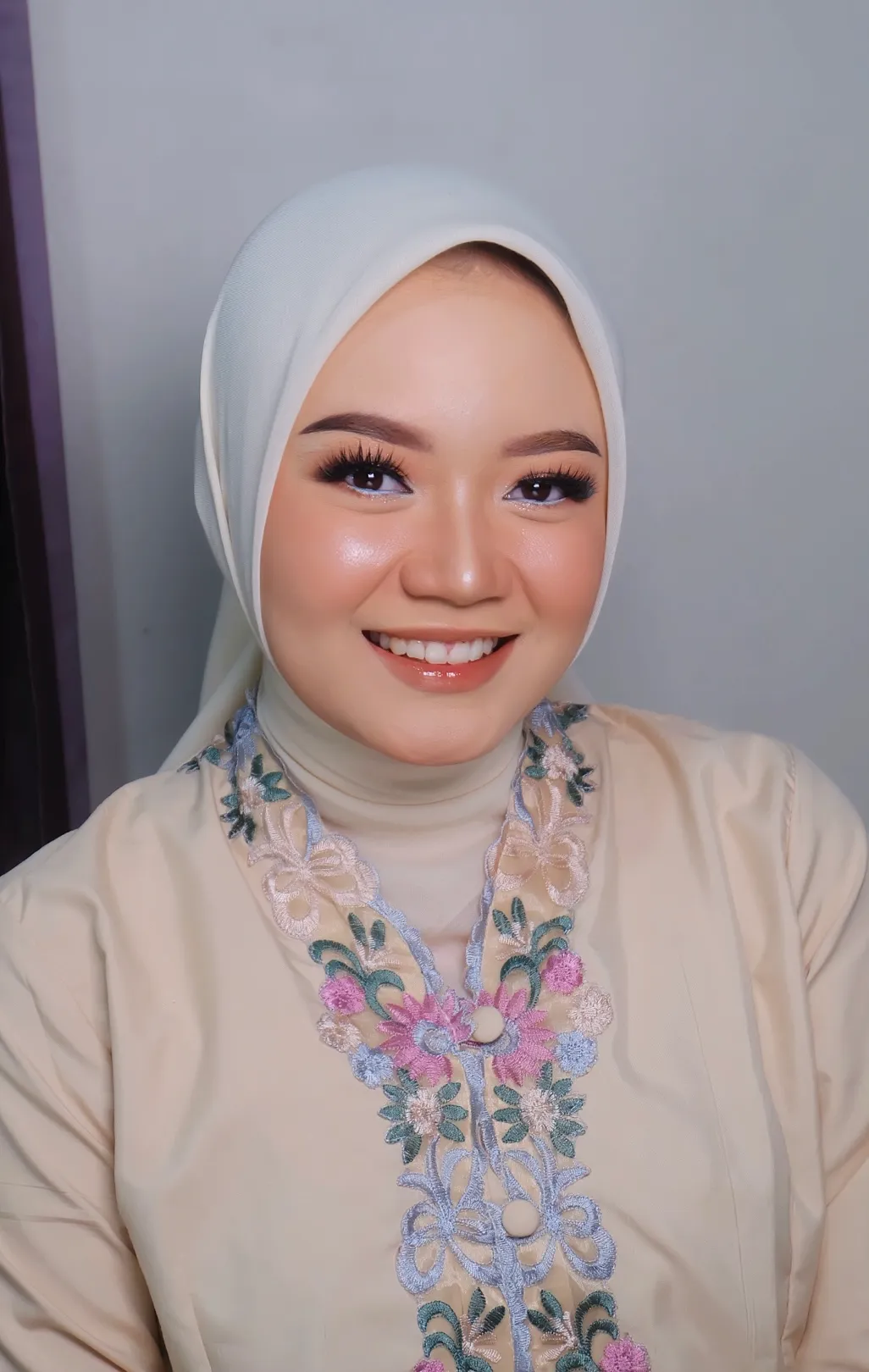 Rika Trianisa Makeup