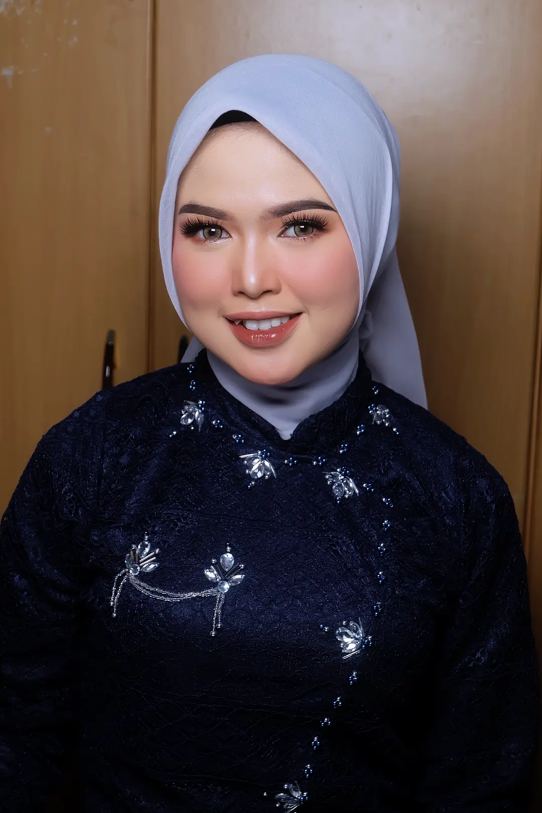 Rika Trianisa Makeup