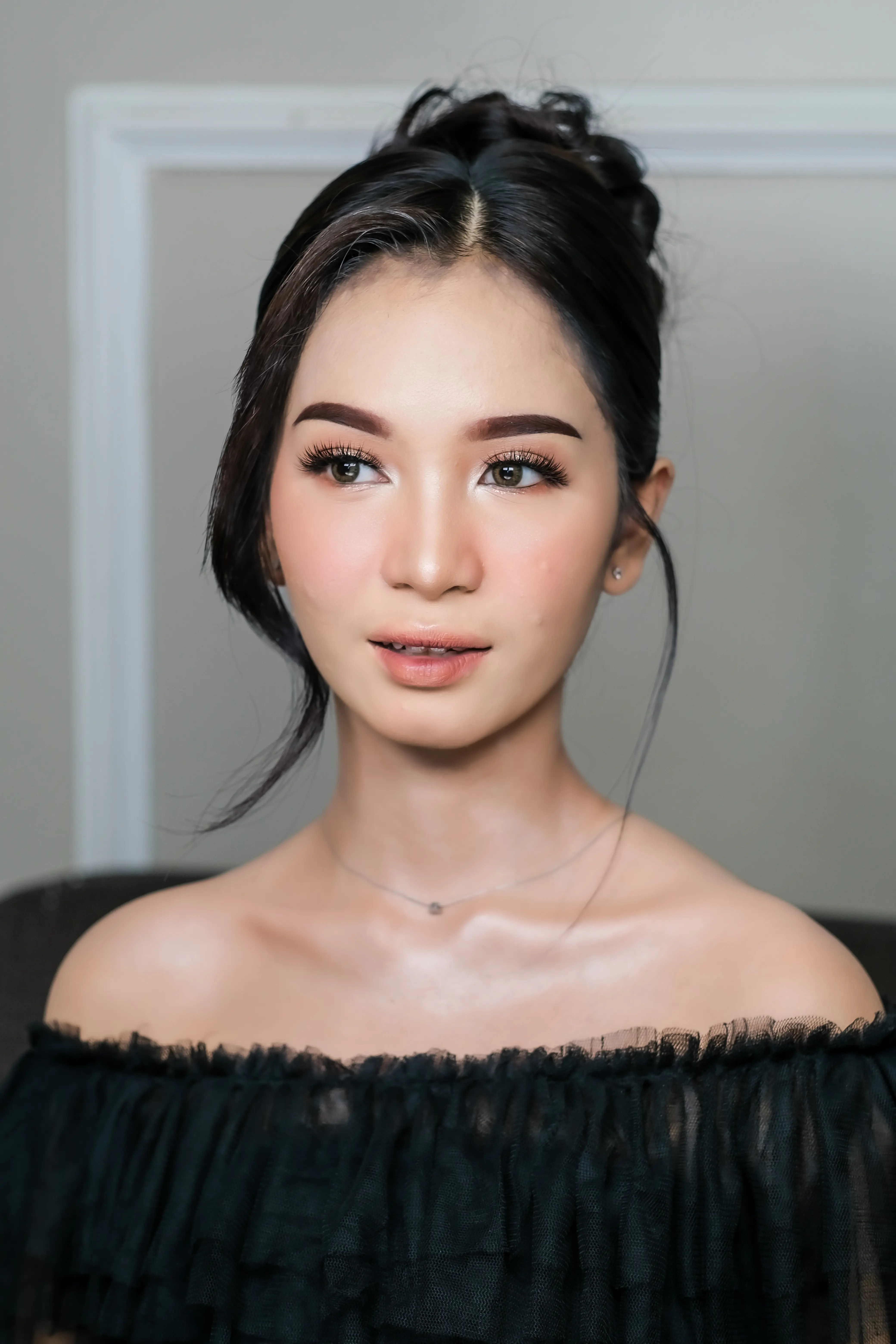Rika Trianisa Makeup